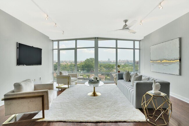 Foto del edificio - 100 Thompson Ln