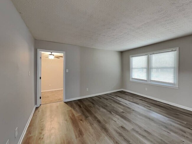 Photo - 415 Plainville Dr SW House