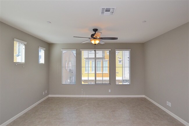 Foto del edificio - Beautiful Townhouse in Gated Community!