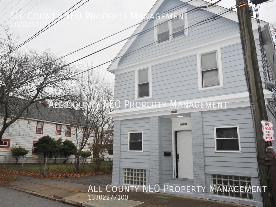 12521 Plover St Unit Back, Lakewood, OH 44107 Room for Rent in