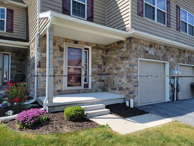 Foto del edificio - 402 Mount Olive Ln