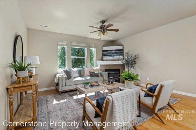 Foto del edificio - 3 br, 2 bath House - 7587 N Froman Ave