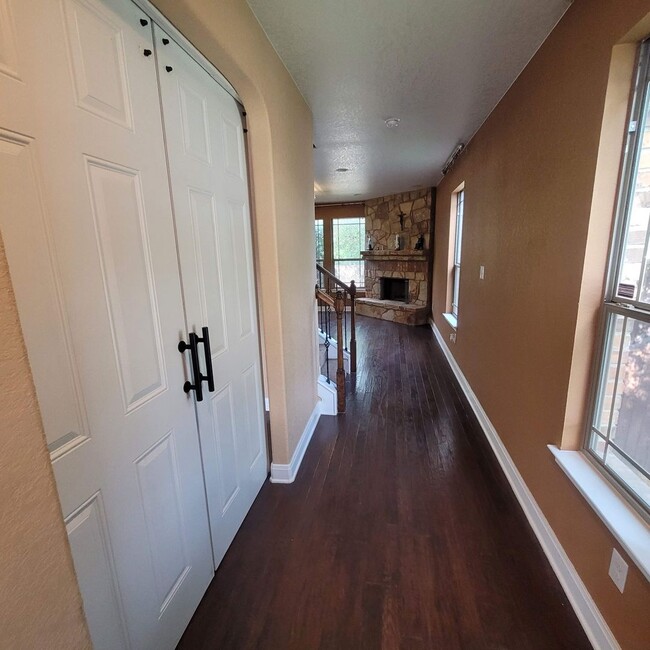 Foto del edificio - Great home ready for move in. NE
