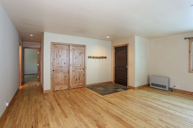 Building Photo - UPDATES COMPLETED!  Unfurnished home! Dogs...