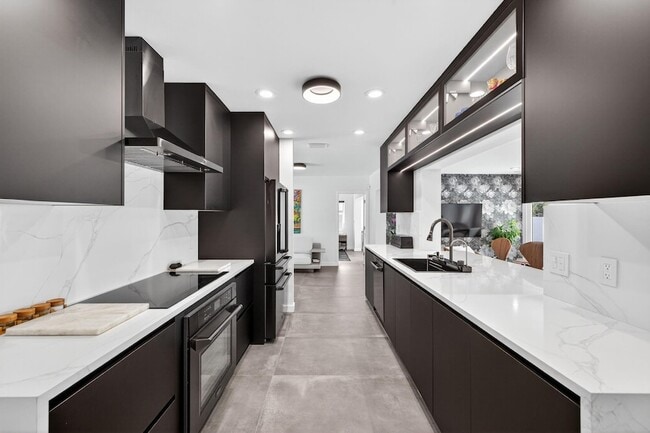 Building Photo - 2720 NE 59th St