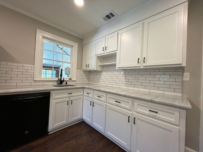 Foto del edificio - 720 Charlton St NW