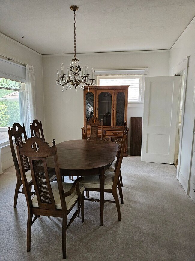 Building Photo - 3 Bed Rental