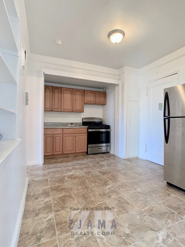 Building Photo - 720 St Marks Ave