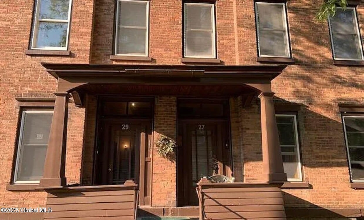 Primary Photo - 27 Vliet St