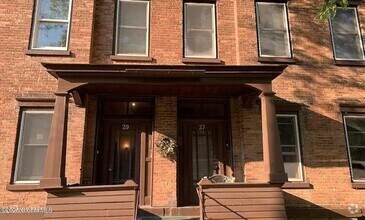 Building Photo - 27 Vliet St