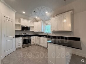 Building Photo - 15 Taransay Dr