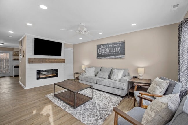 Building Photo - 102 David Dr