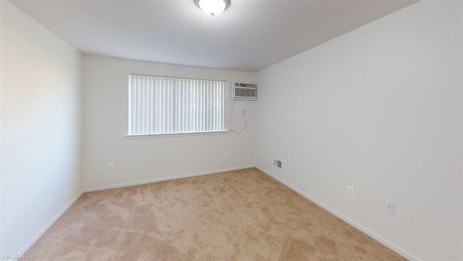 Building Photo - 1 br, 1 bath Apartment - 801 Green Rd # 417