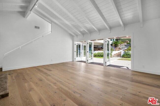 Building Photo - 160 N Thurston Ave