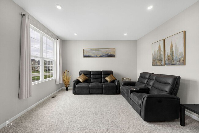 Foto del edificio - Luxury Five Bedroom Plainfield Rental
