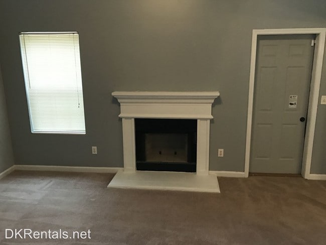 Building Photo - 525 Hillandale Park Dr