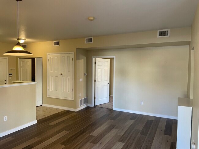 Building Photo - 2542 S Bahama Cir