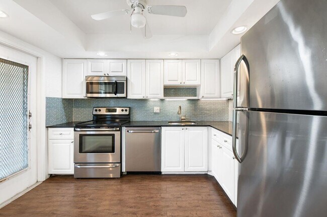 Foto del edificio - 2851 S Palm Aire Dr