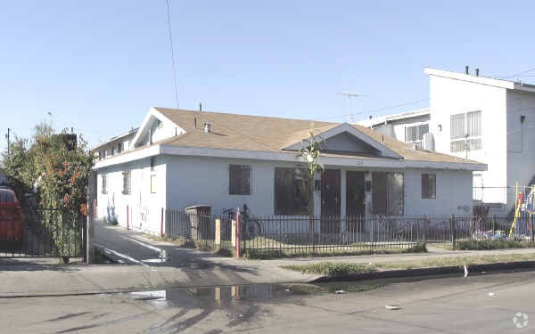 Primary Photo - 2221-2225 Lewis Ave