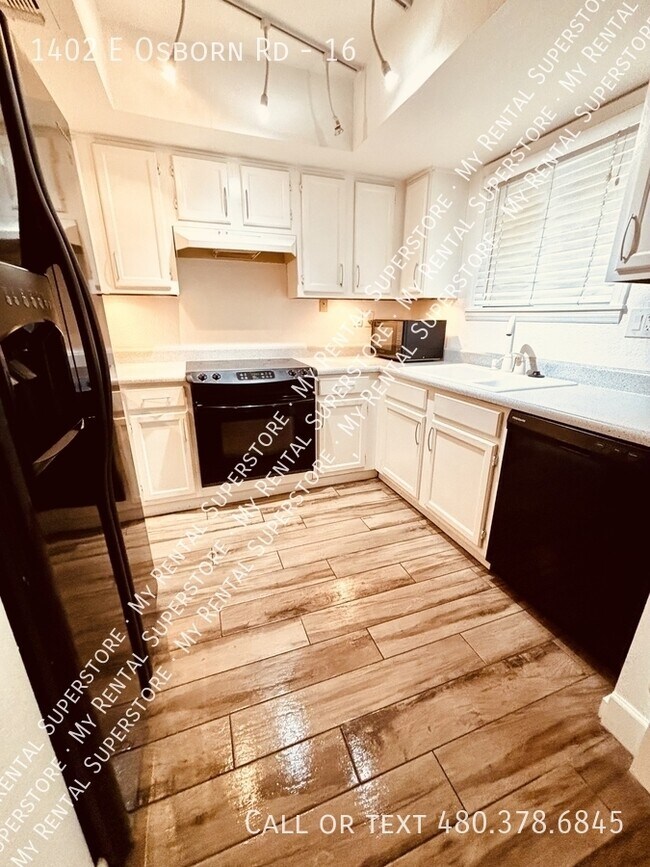Photo - 1402 E Osborn Rd Townhome