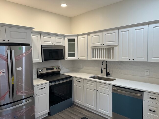 Building Photo - 81 Warren St