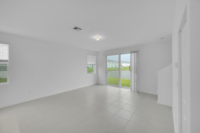 Building Photo - 548 Rivergrass St