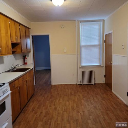 Building Photo - 430 2nd St