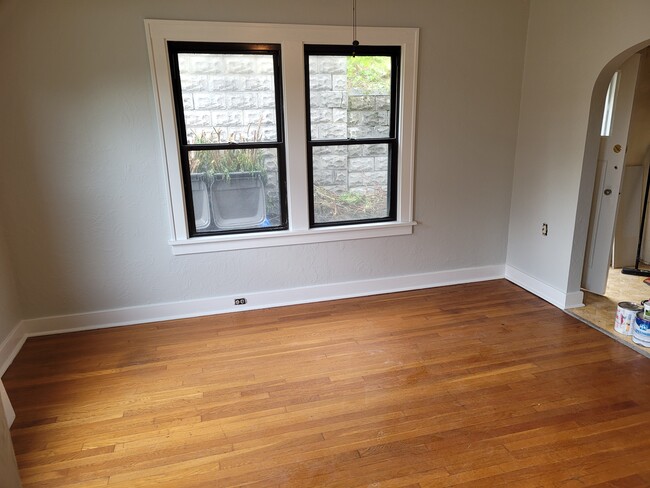 Dining Room - 200 Center Ave