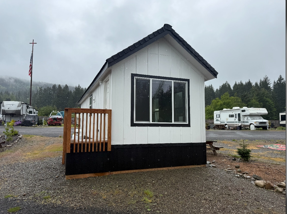 Primary Photo - Island View Rv LLC