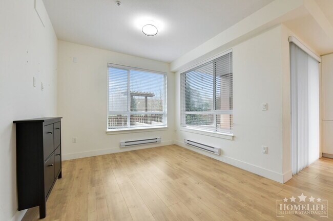 Photo du bâtiment - Stunning 2 Bed 2 Bath 893 Sqft Condo with Private Outdoor Patio for Rent in West Willoughby, Lang...