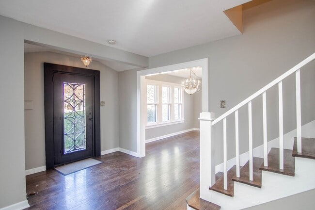 Building Photo - Beautiful 3-Bedroom Home with Natural Ligh...