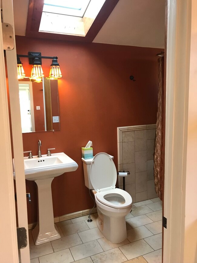 Building Photo - 103 W Cannon St