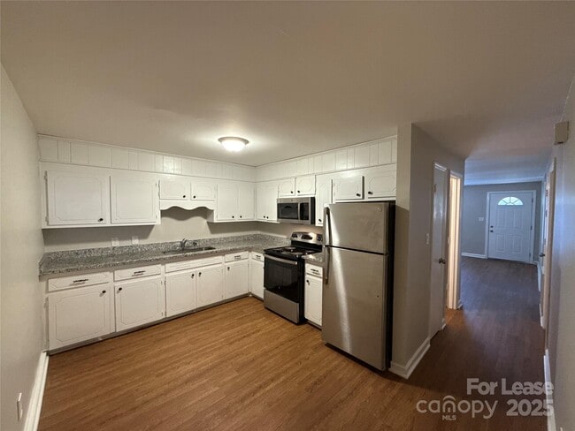 Foto del edificio - 409 Hawley Ave
