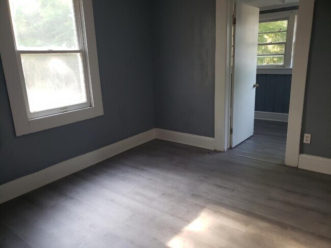 Foto del edificio - 1205 Hillsboro St