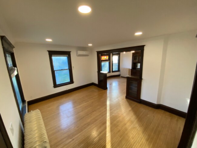 Foto del edificio - 519 Russell Ave N