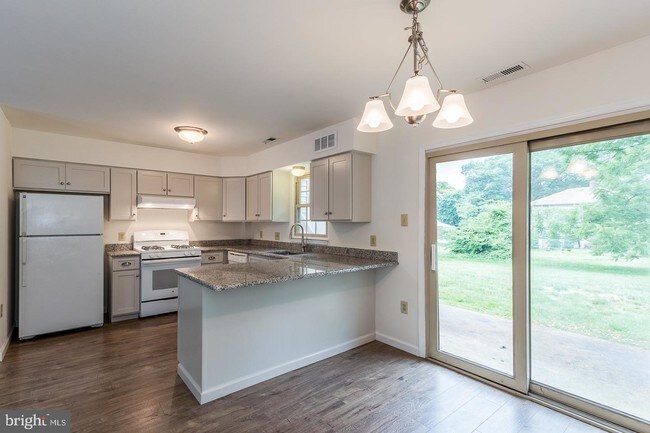 Building Photo - 207 Maple Glen Cir