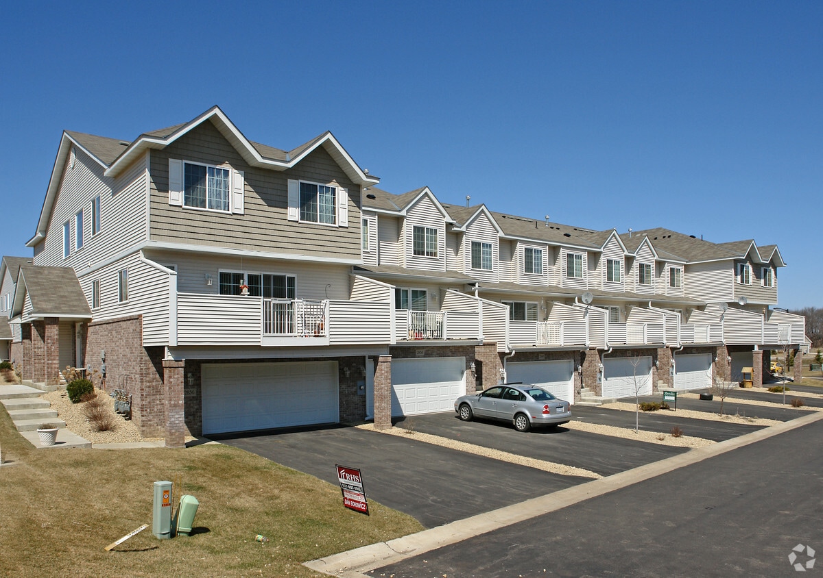 28242846 Brockman Ct, Northfield, MN 55057 Apartments in Northfield