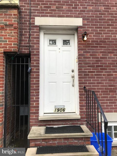 Building Photo - 1906 S 13th St