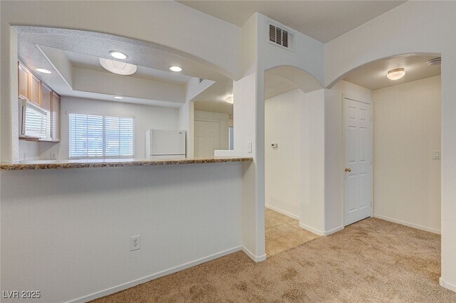 Foto del edificio - 6160 Rumrill St