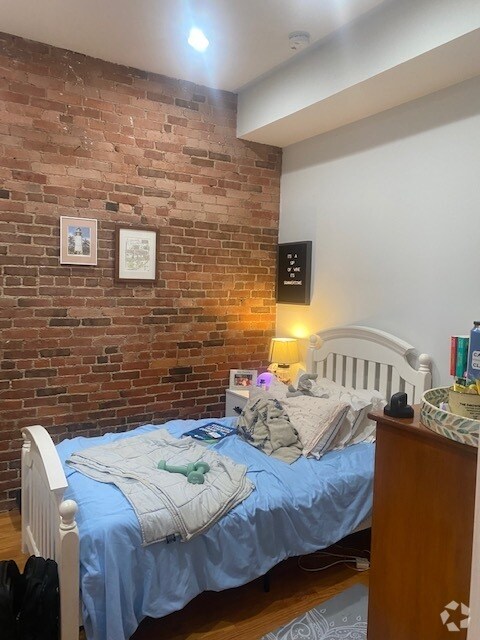 Building Photo - 1081 Beacon St