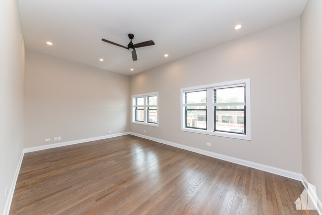 Foto del edificio - 3409 W Fullerton Ave