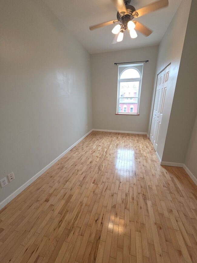 Foto del edificio - 3134 Arsenal St