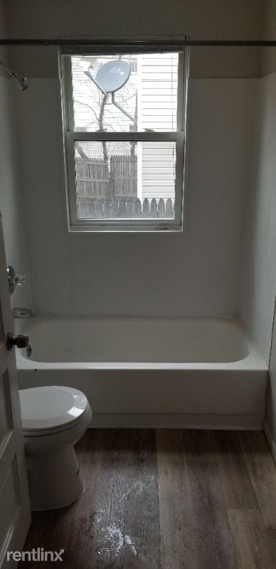 Building Photo - 137 W 66th St
