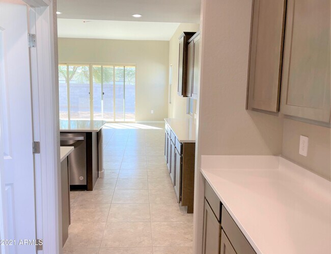 Foto del edificio - 30165 W Weldon Ave
