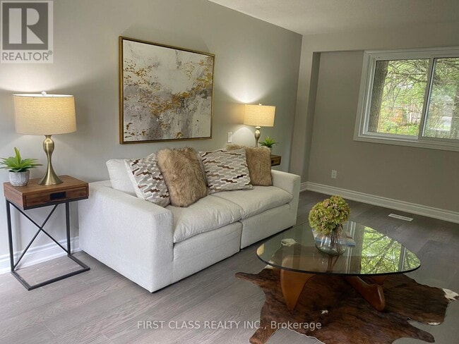 Building Photo - 576 Kortright Rd W