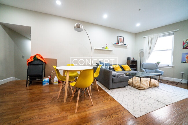 Building Photo - 493 Commonwealth Ave