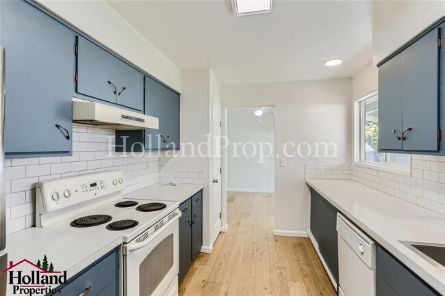 Building Photo - Cozy 3-Bedroom Home with Spacious Backyard...