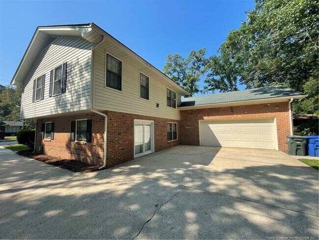 Building Photo - 116 Chloe Dr