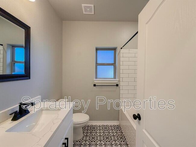 Foto del edificio - 6125 Modena Dr