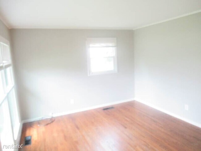 Building Photo - 3 br, 1 bath House - 180 Maple Drive